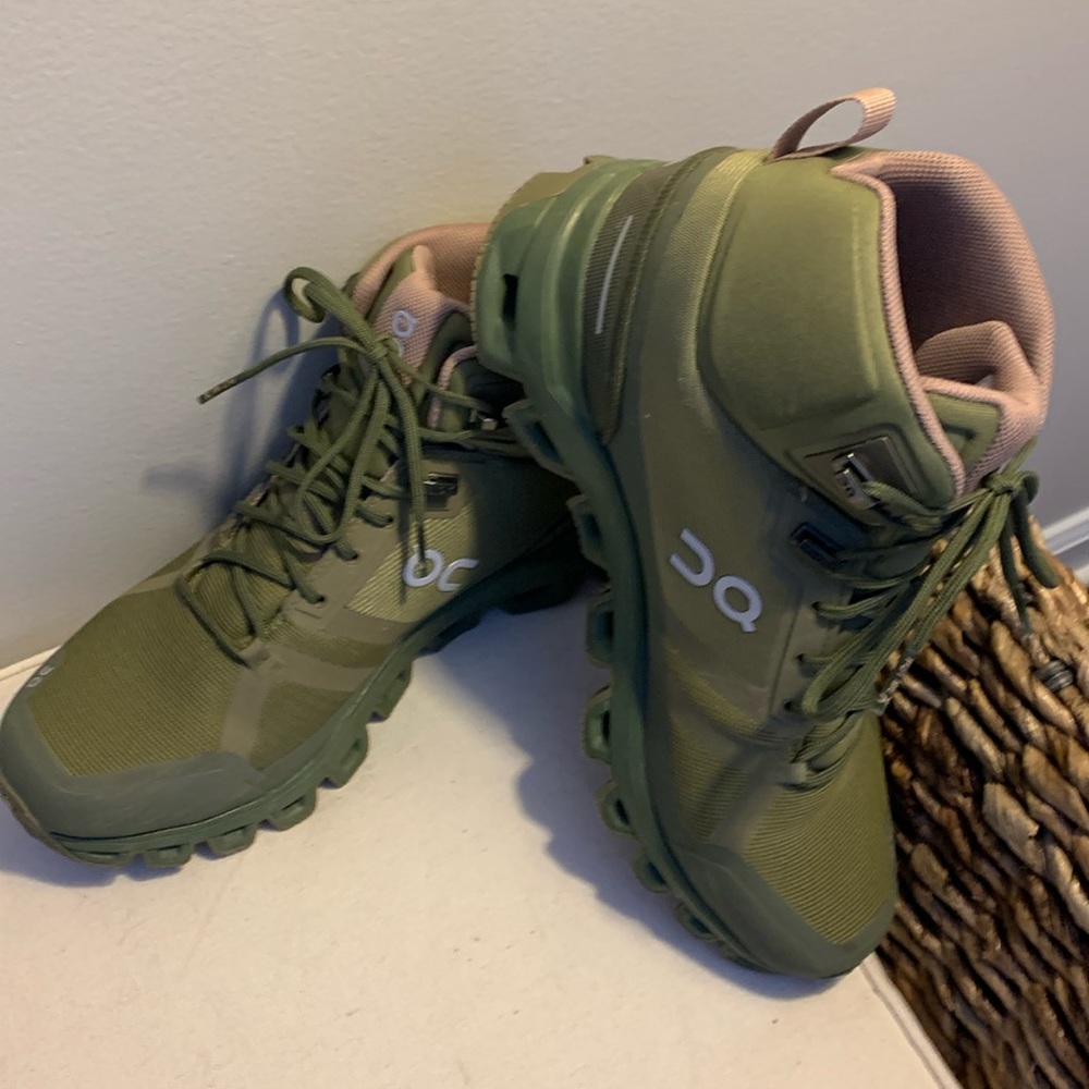 OnCloud Waterproof ankle height hiking boot, W9